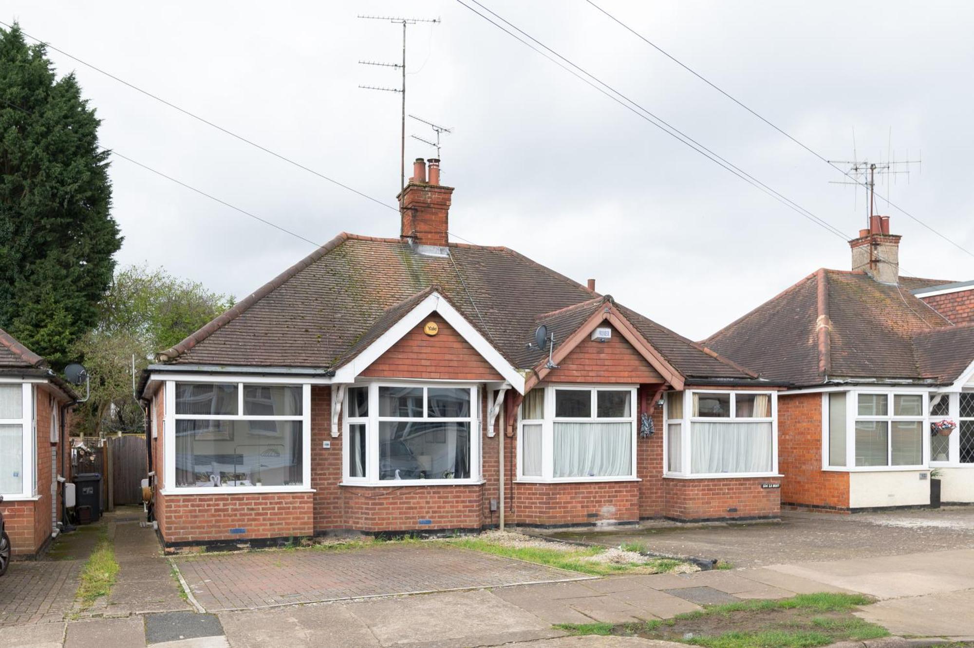 Cosy 2Br Bungalow + Parking Apartment Northampton Exterior photo